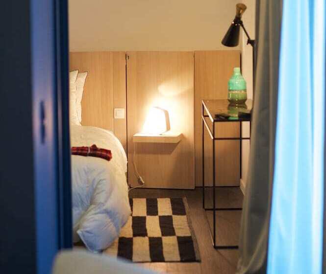 Номер Deluxe, Off