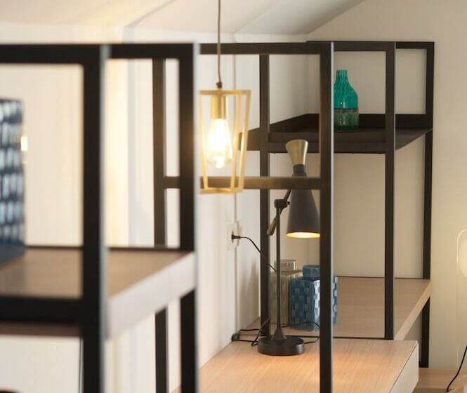 Номер Deluxe, Off