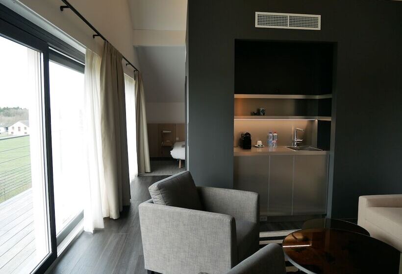 Номер Deluxe, Off