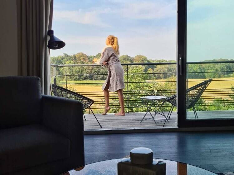 Номер Deluxe, Off