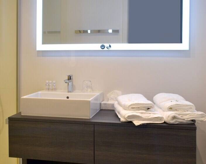 Номер Deluxe, Off