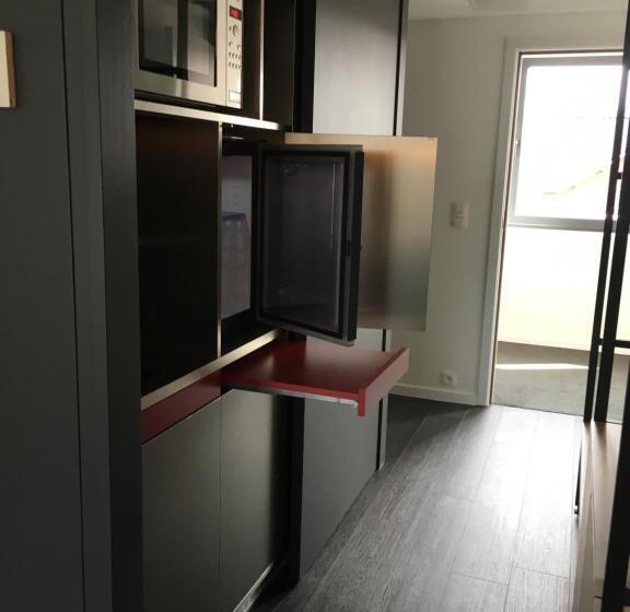 Номер Deluxe, Off