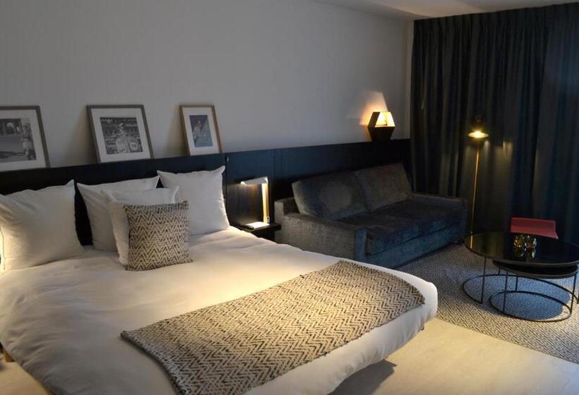 Номер Deluxe, Off