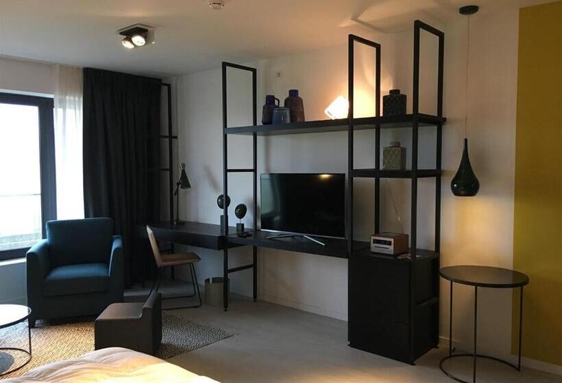 Номер Deluxe, Off