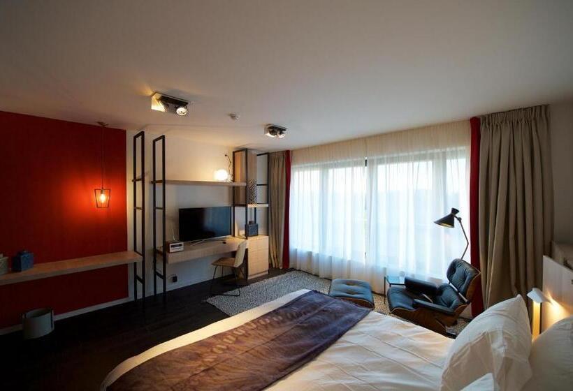 Номер Deluxe, Off