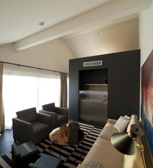 Номер Superior, Off