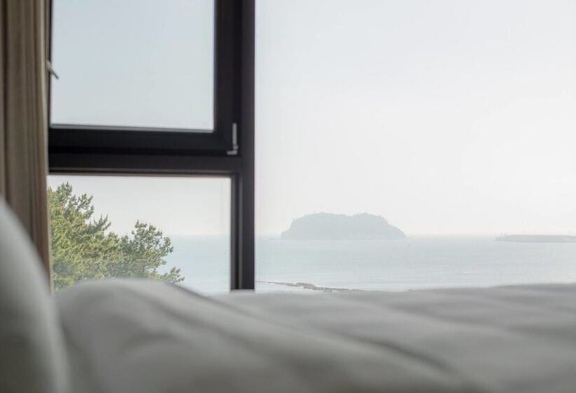 Номер Deluxe, Seogwipean