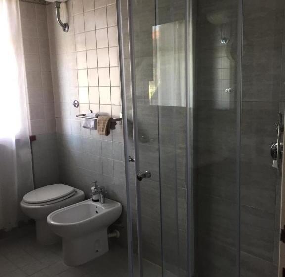 デラックストリプルルーム, Fiumicino A57 Banano