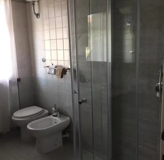 デラックストリプルルーム, Fiumicino A57 Banano