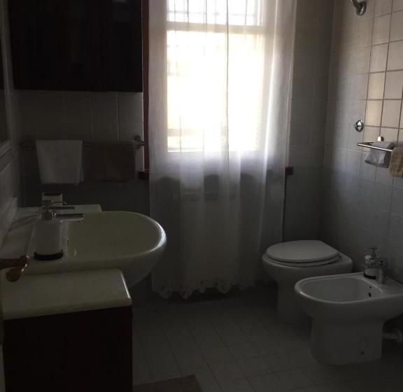 デラックストリプルルーム, Fiumicino A57 Banano