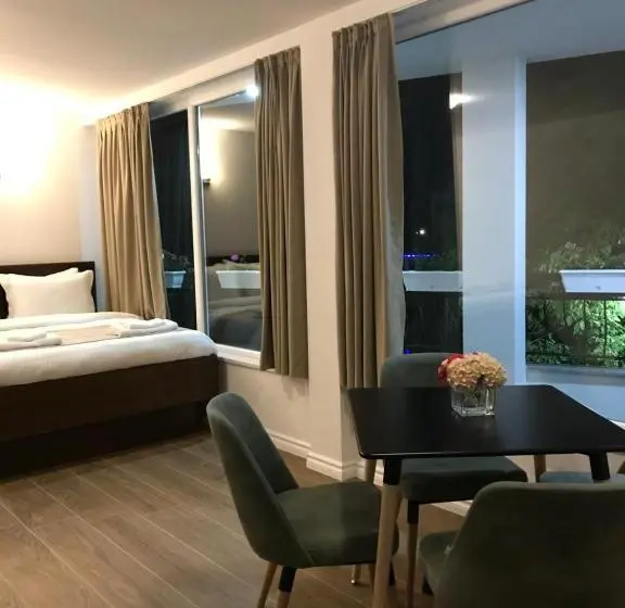 Deluxe room with river view, Seasons