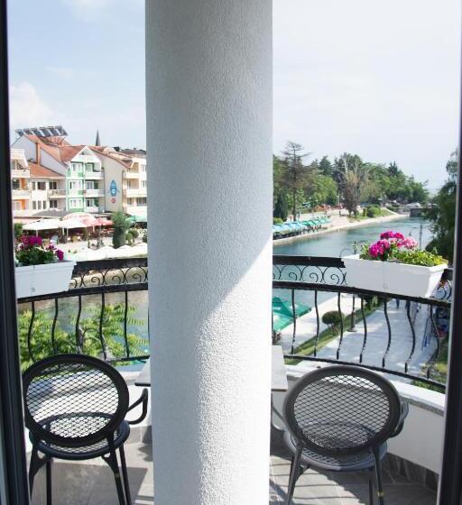 Deluxe room with river view, Seasons