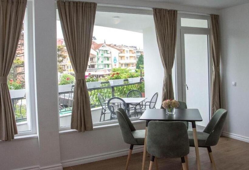 Deluxe room with river view, Seasons