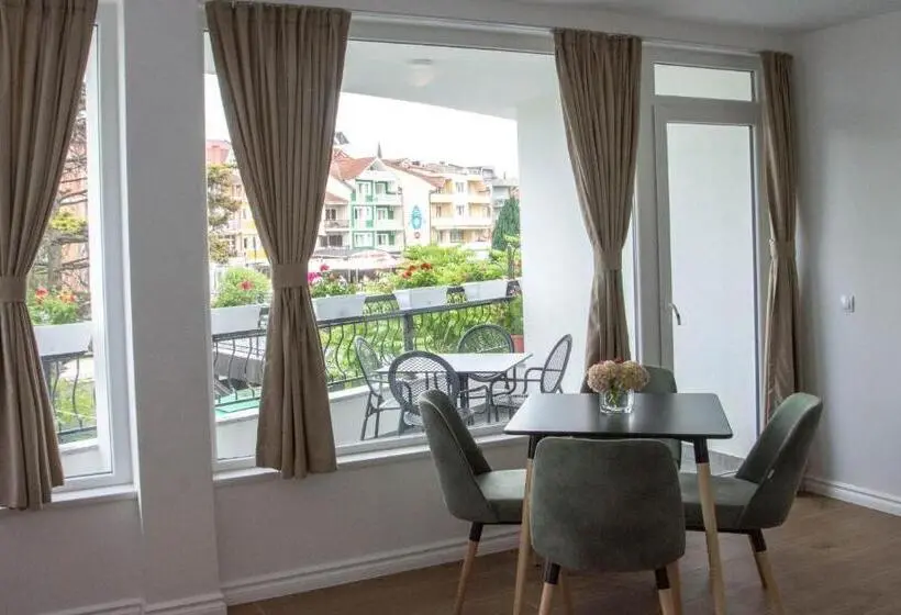 Deluxe room with river view, Seasons