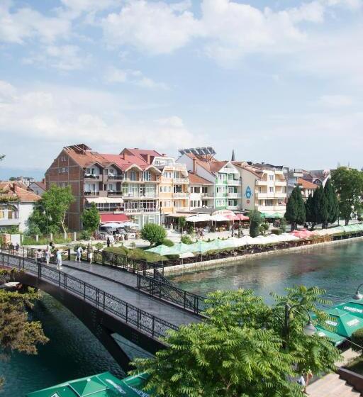 Deluxe room with river view, Seasons