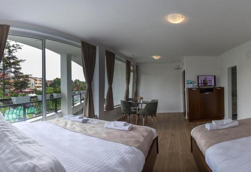 Deluxe room with river view, Seasons