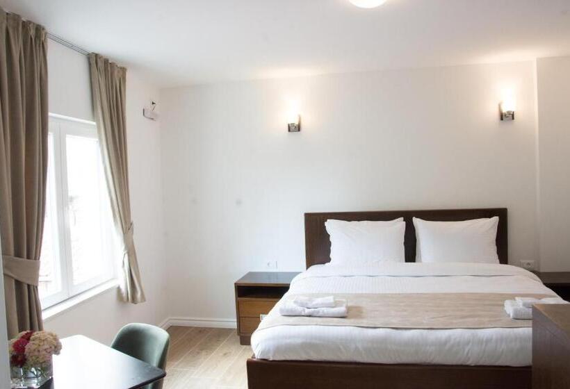 اتاق استاندارد, Seasons