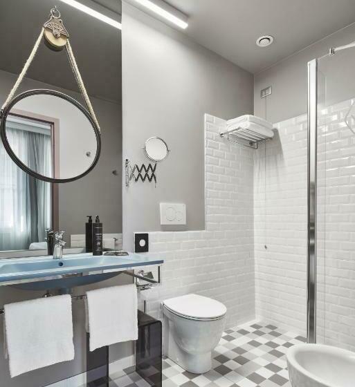 اتاق اکونومی, The Modernist