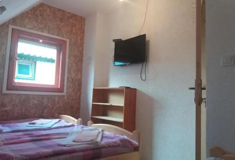 اتاق کلاسیک سه تخته, Guest House Vukicevic