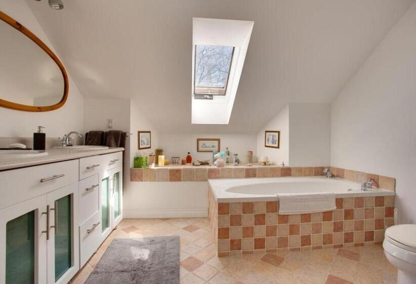 جناح, Our Space The Perfect Place B&b