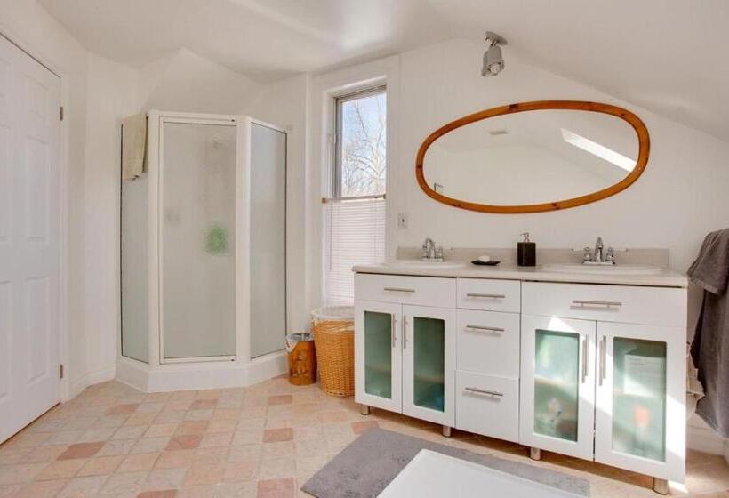 Люкс, Our Space The Perfect Place B&b