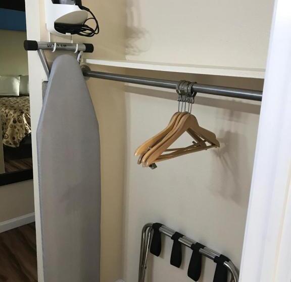 스탠다드 룸 킹사이즈 침대, California Inn And Suites Bakersfield