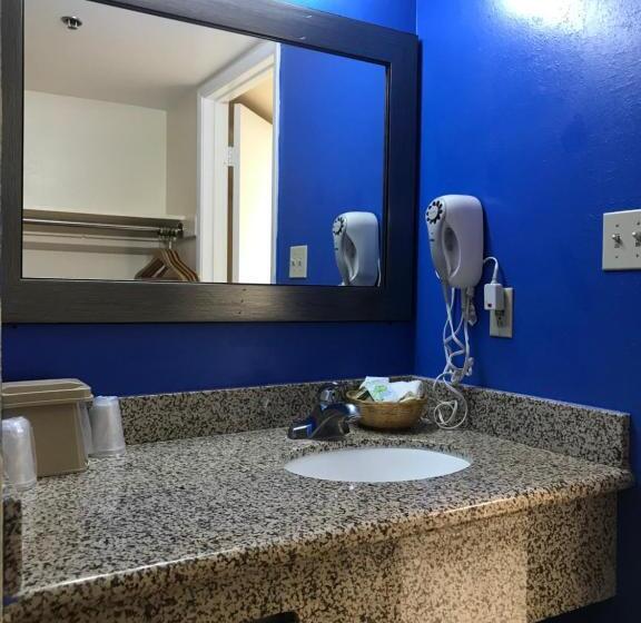 스탠다드 룸 킹사이즈 침대, California Inn And Suites Bakersfield