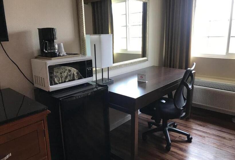 غرفه قياسيه سريرين مزدوجين, California Inn And Suites Bakersfield