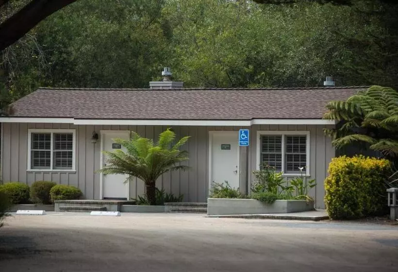 キャビン, Carmel River Inn