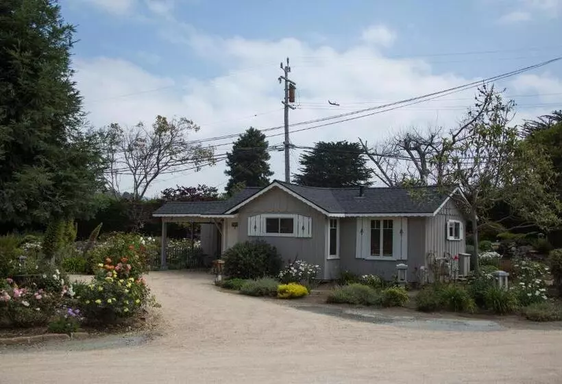 キャビン, Carmel River Inn