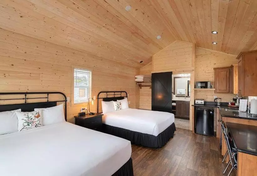スーペリアスタジオ, Carmel River Inn