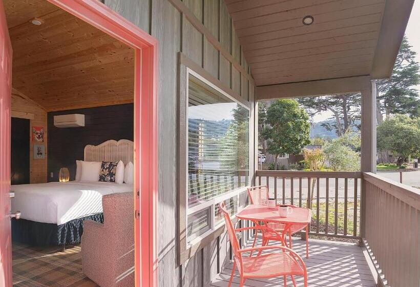 高级工作室, Carmel River Inn