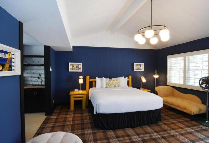 高级工作室, Carmel River Inn