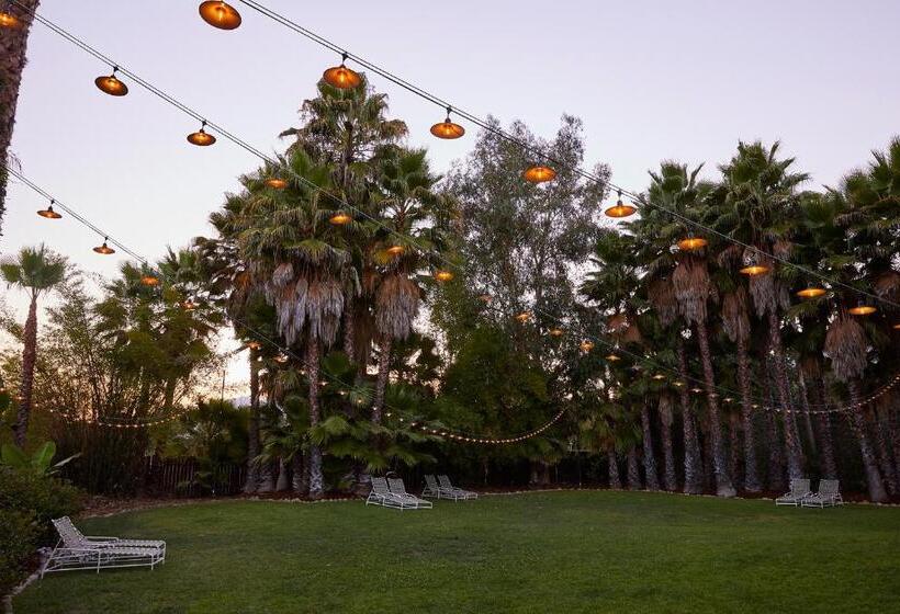 غرفة ديلوكس, The Capri