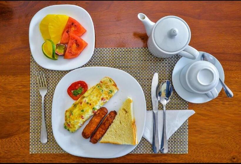 استودیوی لوکس, Airport Hotel Entebbe