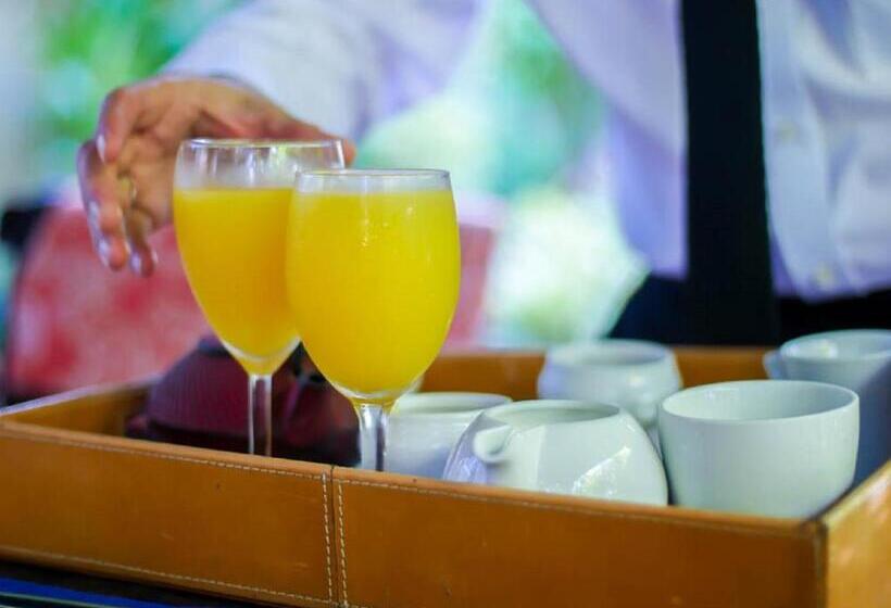 اتاق سوپریور خانوادگی, Airport Hotel Entebbe