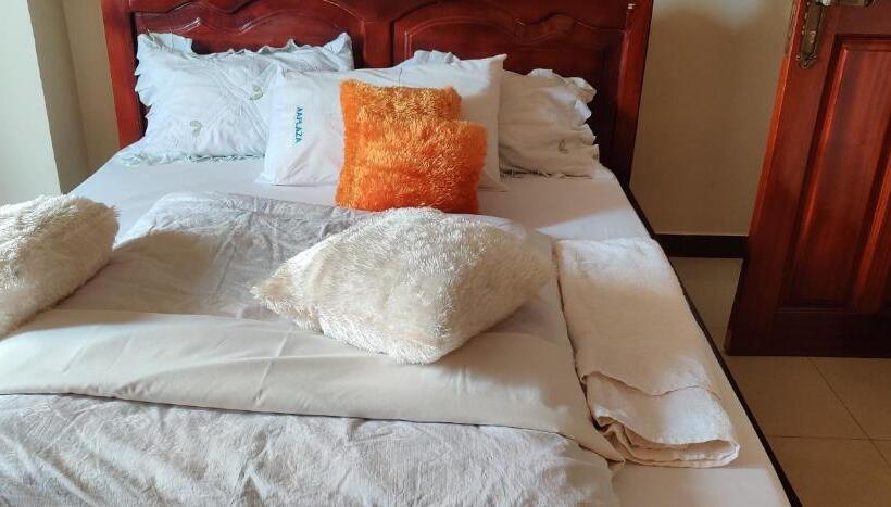 استودیوی لوکس, Airport Hotel Entebbe