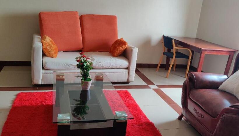 استودیوی لوکس, Airport Hotel Entebbe