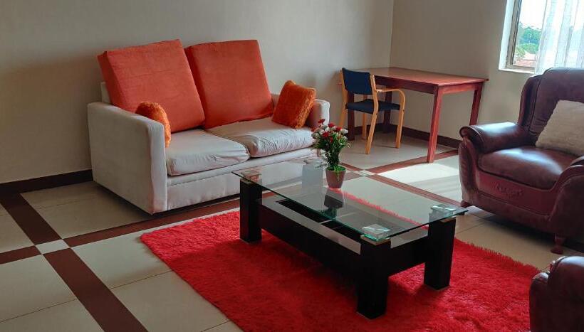 استودیوی لوکس, Airport Hotel Entebbe