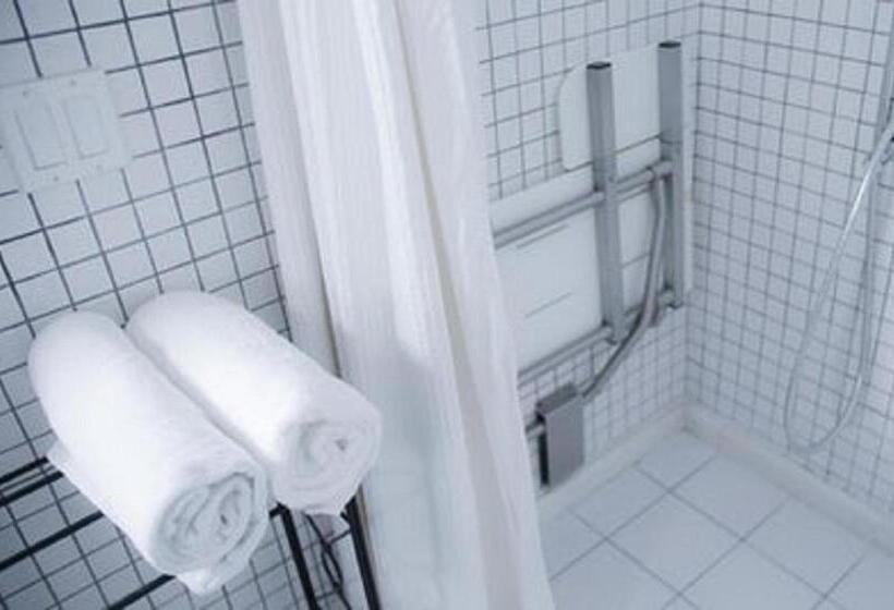 استودیوی لوکس, Airport Hotel Entebbe