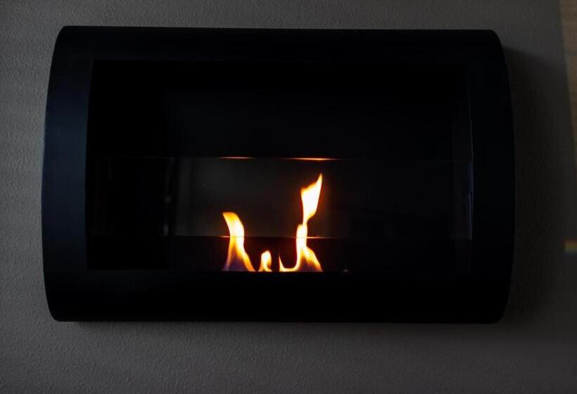 غرفة قياسية سرير كينج لذوى الإحتياجات الخاصة, At The Helm