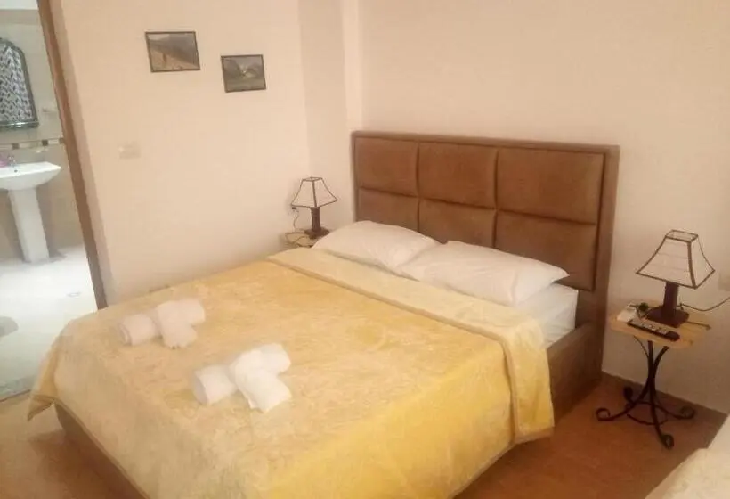 Deluxe Room Mountain View, Nako Guest House Bar&restaurants