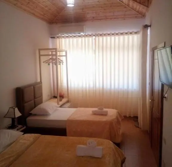 Deluxe Room Mountain View, Nako Guest House Bar&restaurants