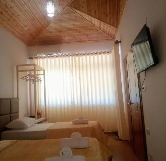 Deluxe Room Mountain View, Nako Guest House Bar&restaurants