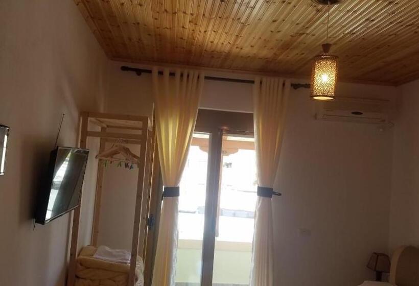 Номер Deluxe с Балконом, Nako Guest House Bar&restaurants