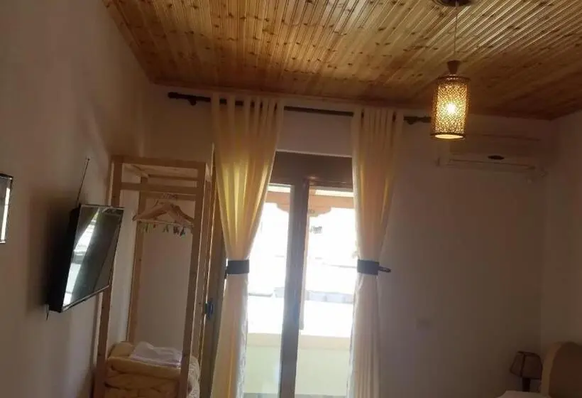 اتاق لوکس با بالکن, Nako Guest House Bar&restaurants