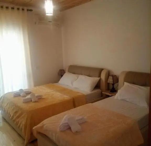 اتاق لوکس با بالکن, Nako Guest House Bar&restaurants