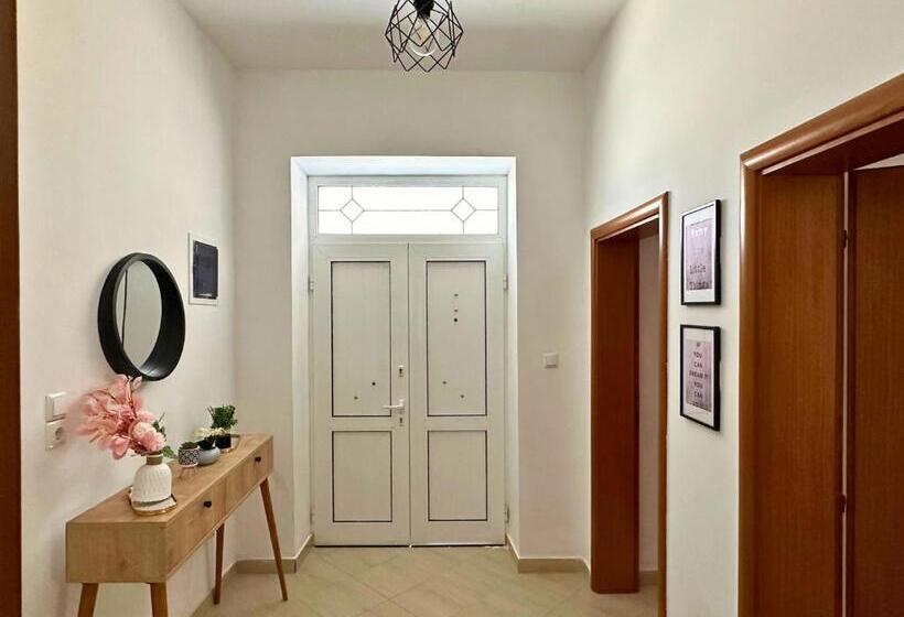 آپارتمان 2 خوابه با تراس, Viewtopia House