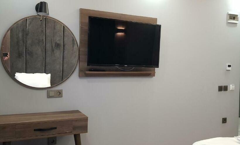 Pokój Standard Trzyosobowy, Basilissis