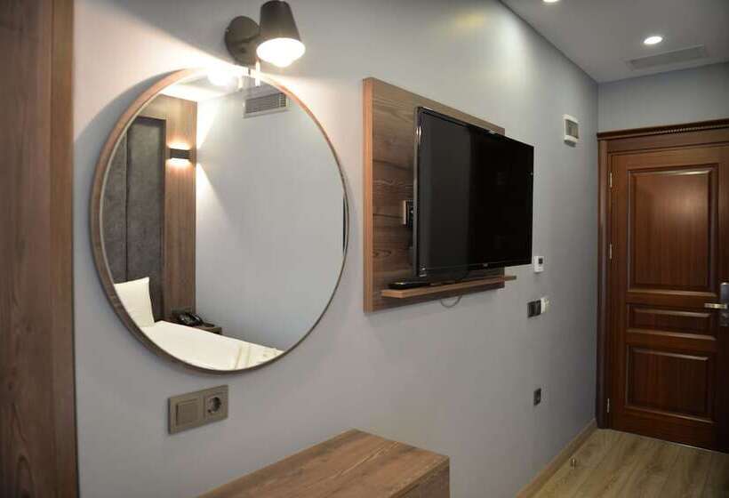 Pokój Standard Trzyosobowy, Basilissis